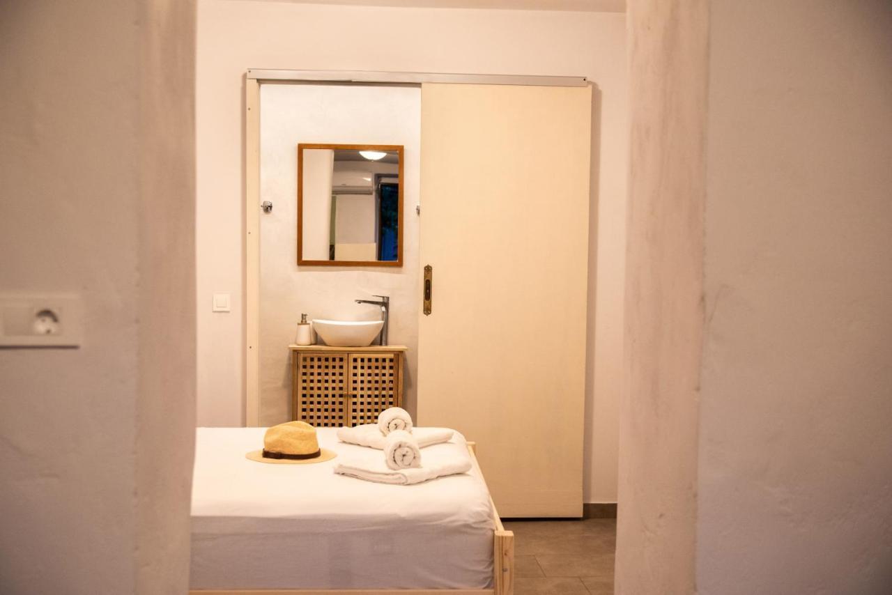 Feneri 3 -Cozy Rustic Apt 20' From Elafonisi Beach Perivolia  エクステリア 写真
