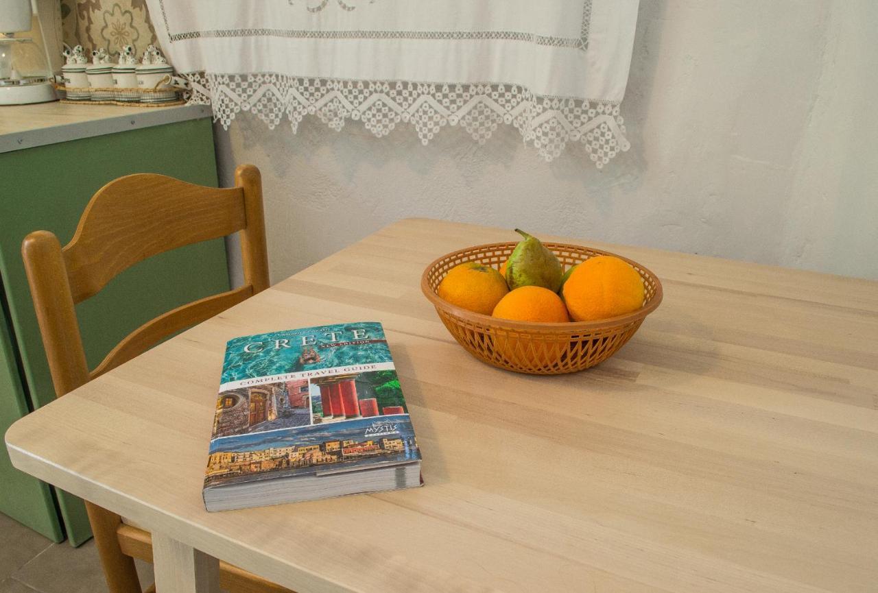 Feneri 3 -Cozy Rustic Apt 20' From Elafonisi Beach Perivolia  エクステリア 写真