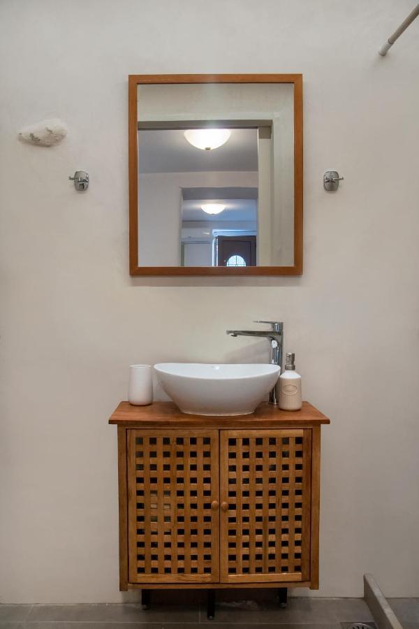 Feneri 3 -Cozy Rustic Apt 20' From Elafonisi Beach Perivolia  エクステリア 写真